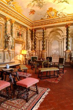 Montepulciano Palazzo Contucci,-La-Sala-delle-Feste-affrescata-da-Andrea-Pozzo