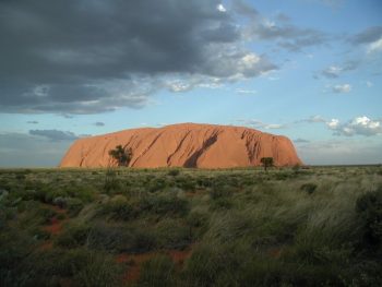 aborigeni Ayer Rock, la roccia sacra agli aborigeni
