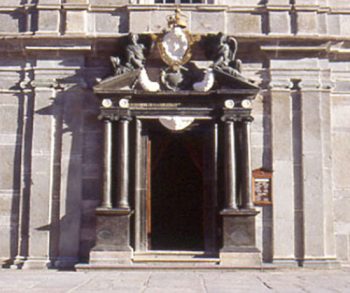 Oropa La porta centrale