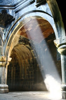 Armenia Yerevan interno monastero (ph. Mario Negri © Mondointasca.it)