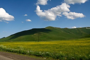 Yerevan Armenia verdi colline (Ph. Mario Negri © Mondointasca.it)