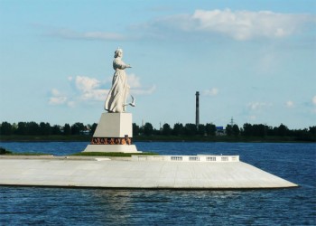 Anello Russia Statua Matuska dedicata al Volga