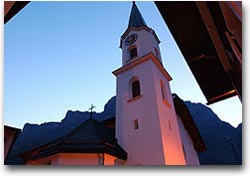 Leukerbad, tra roccia e acqua 1 Leukerbad, die Kirche