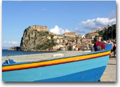 Scilla, la fortezza e il paese