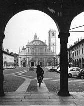 Personaggi del turismo: un vigevanese alle Maldive 10 Vigevano, Piazza Ducale
