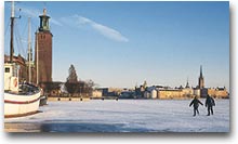 Una via d'acqua di Stoccolma coperta di ghiaccio