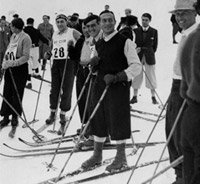1939, atleti alla partenza della prova di sci di fondo dell'Autosciatoria 