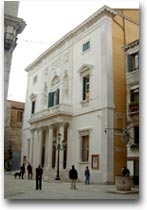 La facciata della Fenice