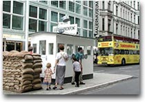 Checkpoint Charlie e il Museo del Muro