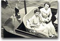 Stresa, dove l’ospitalità è storia 3 Stresa La principessa Margareth sul motoscafo del Regina Palace