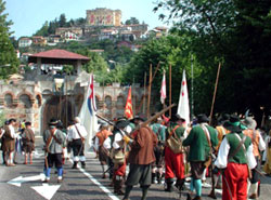 Assedio partecipanti alla rievocazione storica
