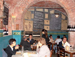 Location storica per il ristorante-macelleria di Vico Inferiore del Ferro a Genova