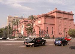 L'edificio rosa che ospita il famoso Museo Egizio