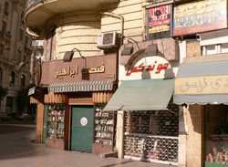 Negozi nella centrale Piazza Midan Orabi