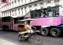 Un taxi-bici per le vie di L'Avana