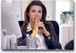 Donne con la valigia “Dual Career”. 3 Donne con la valigia “Dual Career”.