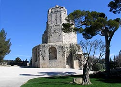 La Tour Magne di Nîmes