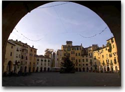 Piazza dell'Anfiteatro (Foto:Provincia di Lucca)