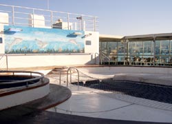 La traversata del Mediterraneo 4 Particolare della piscina
