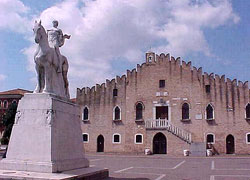 Portogruaro, il municipio di origine medievale