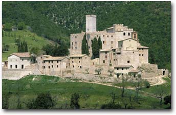 Il Castello di Antognolla con il borgo medievale