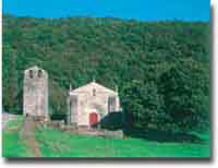 Chiesa immersa nel verde