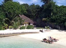 Personaggi del turismo: un vigevanese alle Maldive 7 Spiaggia privata al Nika Resort