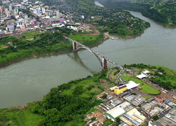 Il ponte collega il Paraguay al Brasile