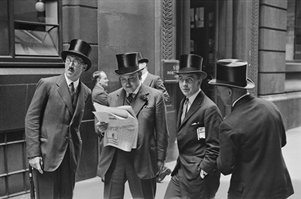 Rendezvous at the London Stock Exchange, 1937,© E.O. Hoppé Estate Collection / Curatorial Assistance