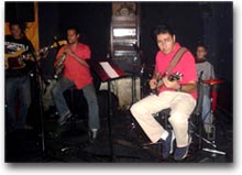 Un complesso suona al Cairo Jazz Club