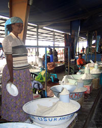 Le venditrici di farina di mahangu al mercato di Single Quarters