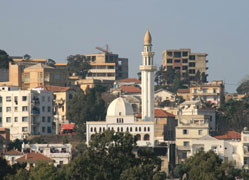 Moschea immersa nella città