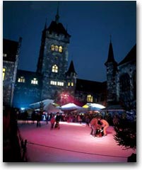 La pista di pattinaggio davanti al Museo Nazionale Svizzero (Foto:Switzerland Tourism, Christof Sonderegger)