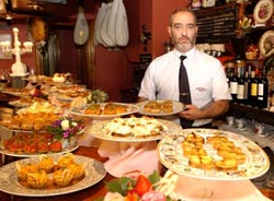 Pinchos in un bar della città