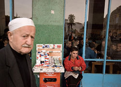Algeri. Desiderio d’aperture 1 Un caffè in Place Port Said