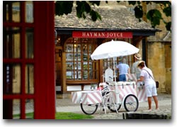 Gelataio nel villaggio di Broadway (Foto: britainonview/ Tony Pleavin)