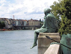 Helvetia, la statua che guarda il Reno, © Standort-Marketing, Basel