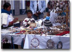 Bancarella al mercato di Otavalo