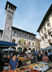 Mercato a Bellinzona (Foto: Remy Steinegger)