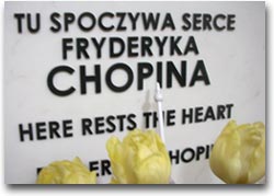 La lapide che indica l'urna nella quale è conservato il cuore di Fryderyk Chopin in Santa Croce