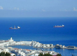 Algeri. Desiderio d’aperture 3 Navi da crociera attendono di entrare nel porto