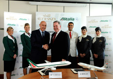 Da sinistra Rocco Sabelli, amministratore delegato di Alitalia, e il suo omologo in Etihad, James Hogan