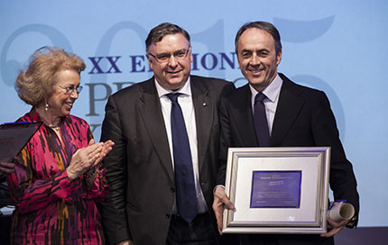 Andrea Babbi, Direttore Generale Enit (al centro) premia Nerio Alessandri, Presidente di Technogym