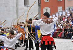 Gli arcieri impegnati nella competizione