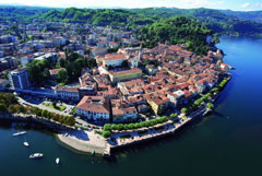 Sul lago Maggiore il festival delle due Rocche 4 Arona, vista dall'alto