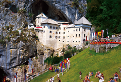 Il castello di Predjama (archivio STO, foto B. Bajzelj)