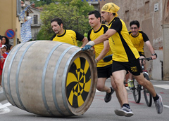 Il Rione Cascine impegnato nella corsa delle Botti (Foto di Michele Marrucco)