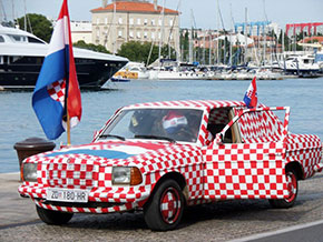 Una macchina-bandiera