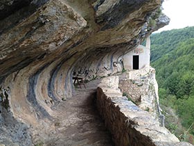 In Maiella a piedi fra eremi, natura e gusto 1 Eremo di San Bartolomeo in Legio, Roccamorice