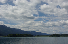 Un'immagine del Faakersee. Il lago è di proprietà delle famiglie Bucher-Catasta